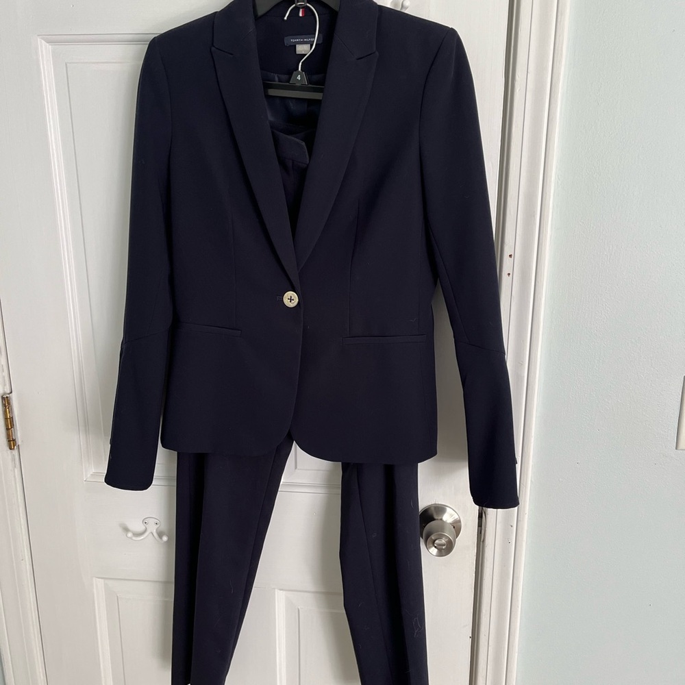 Tommy Hilfiger women's navy blue blazer with bell sleeves size 2.